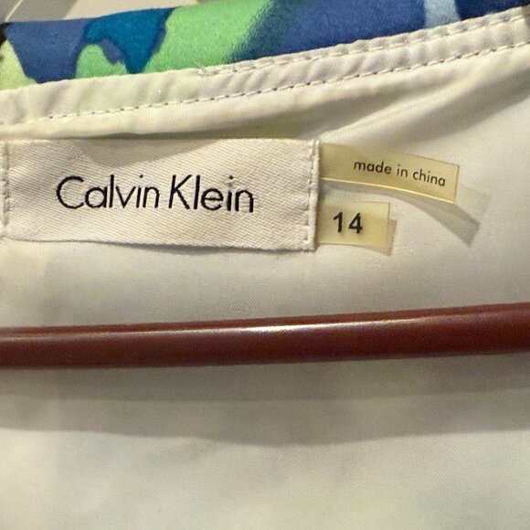 Calvin Klein Floral-Print Fit & Flare Dress, collared with V-neck, size 14 - Picture 4 of 4